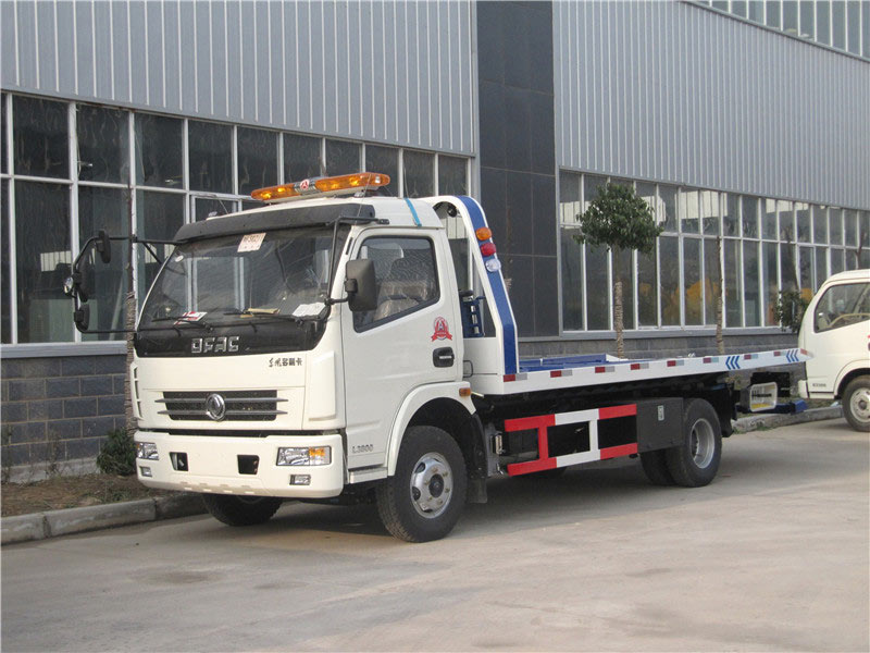 Dongfeng 4 Tons Flatbed Wrecker Trucks