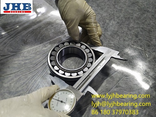 Spherical roller bearing 21305CC  25*62*17mm 