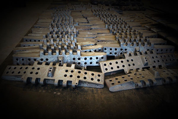 Walkson provides custom made big ground engaged tools (G.E.T), supplies small wheel loader bucket teeth and dragline teeth. The excavator teeth can be castings and close die forging parts.  Mechanical
