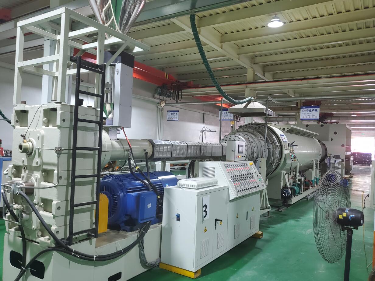 PE thin-walled pipe extrusion line
