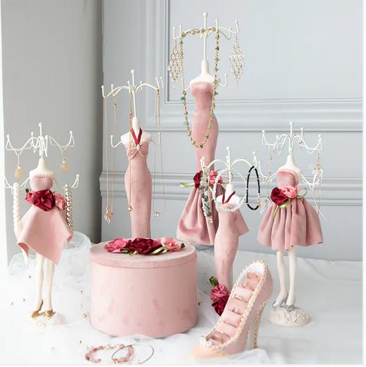 Fashion Pink Series Jewelry Display Stand Set Including Resin Jewelry Doll, Flannel Box Jewelry Box, High Heels Ring holde