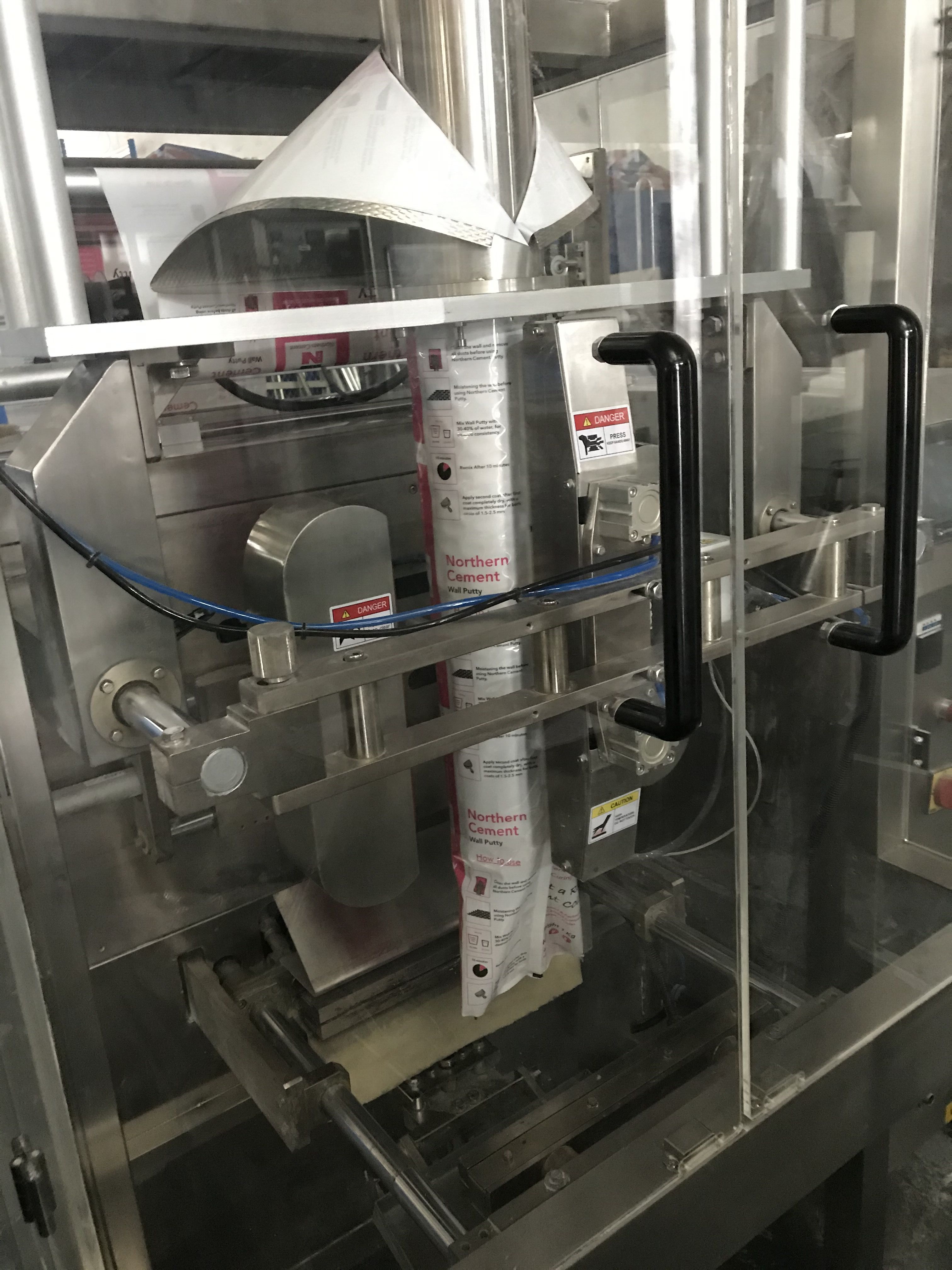 VFFS packing machine for Milk powder and flour VFFS packaging machine for Dried vegetables such as lentils, half peas full centralised automated packing and palletizing line for sugar crystal 50kg bag