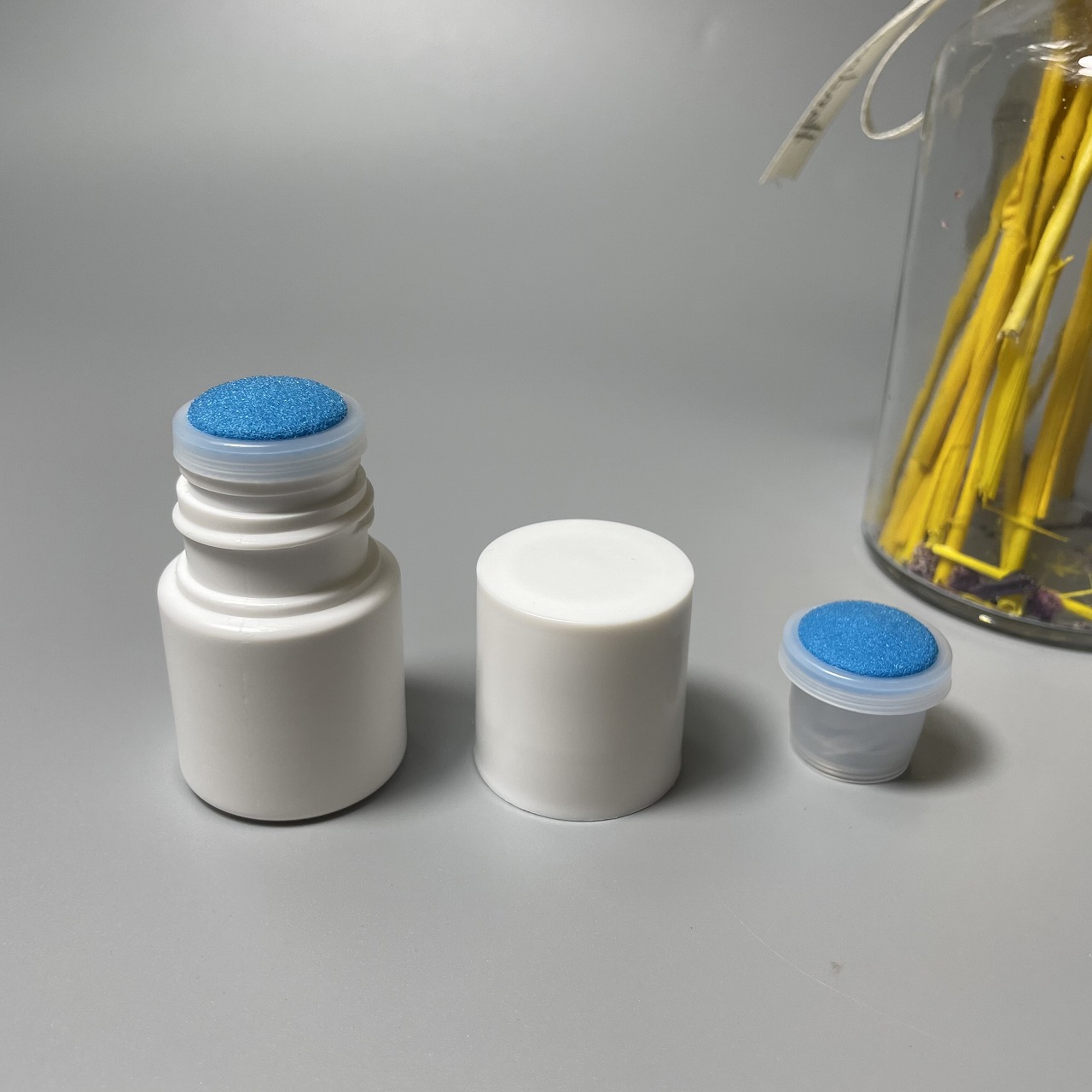 20毫升高密度聚乙烯塑料空白色涂抹海绵涂抹器宾果瓶带螺旋海绵盖
