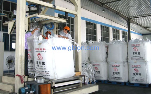 Ton bag weighing and packaging machine
