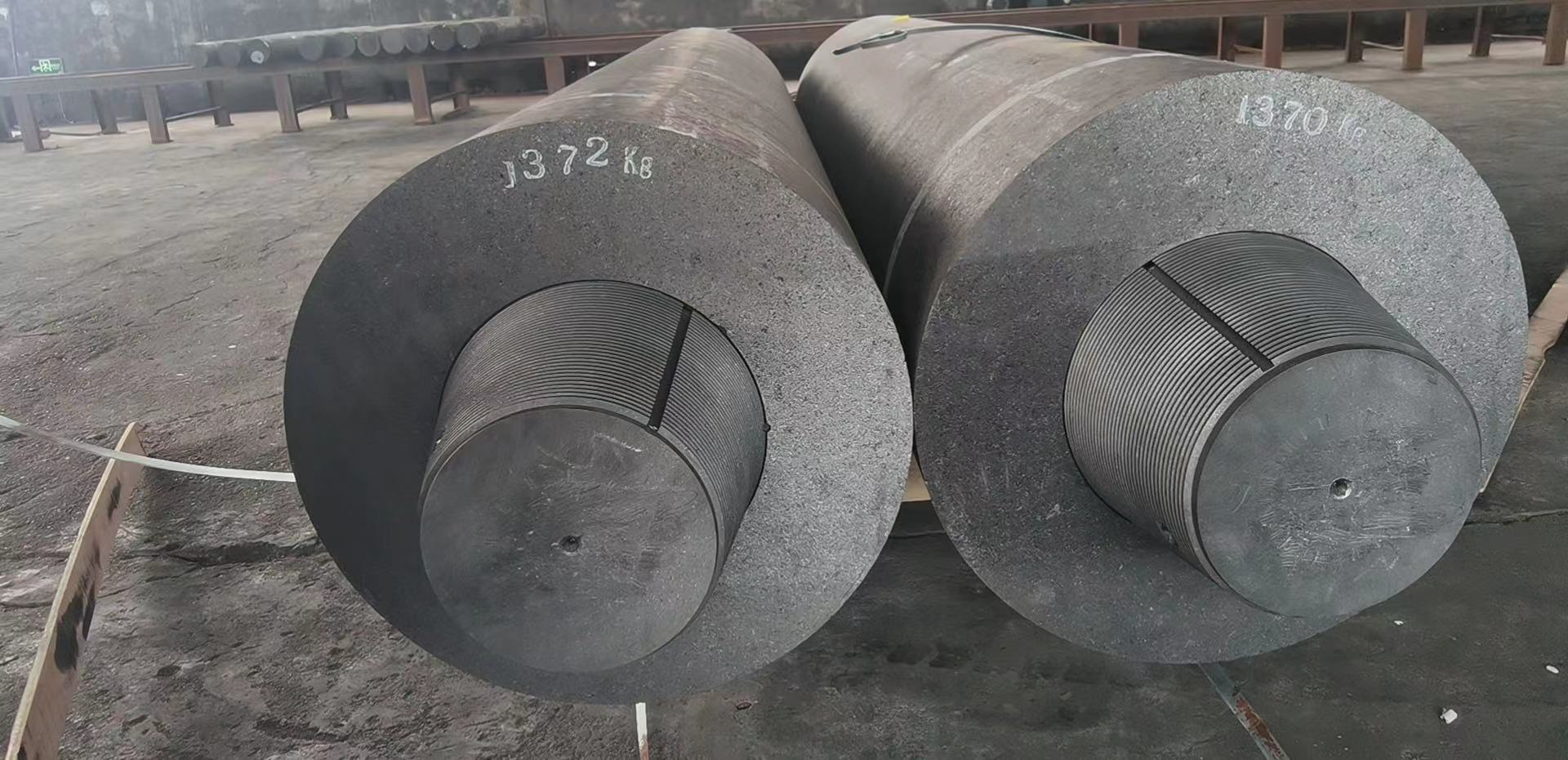 UHP Dia. 400mm (16inch) 1800mm (72inch) 4tpil Graphite Electrode