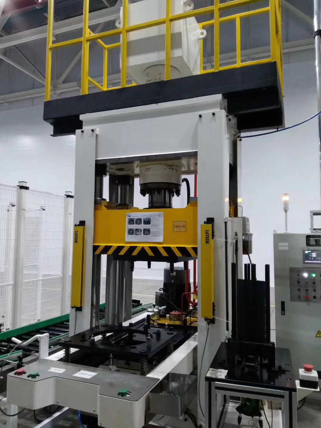 Four-column high performance hydraulic press machine