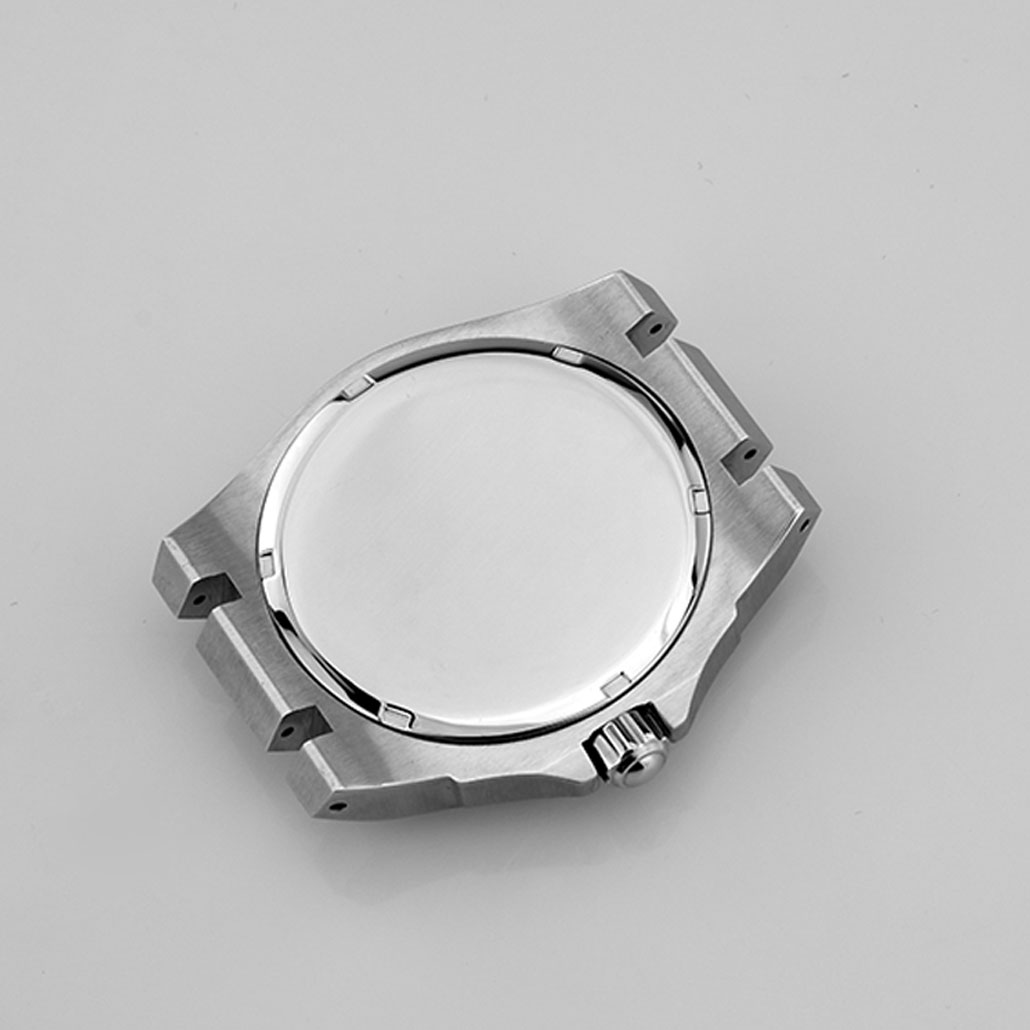 FEATURES OF WC031 ROUND STAINLESS-STEEL WATCH CASE WITH SCREW DETAIL