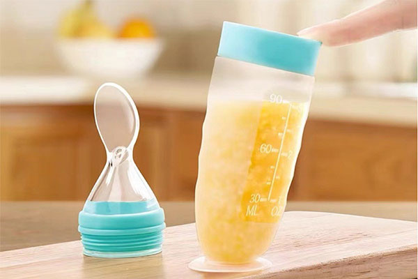 Liquid Silicone Bottle with PP 120ml Silicone Squeeze Feeding Spoon