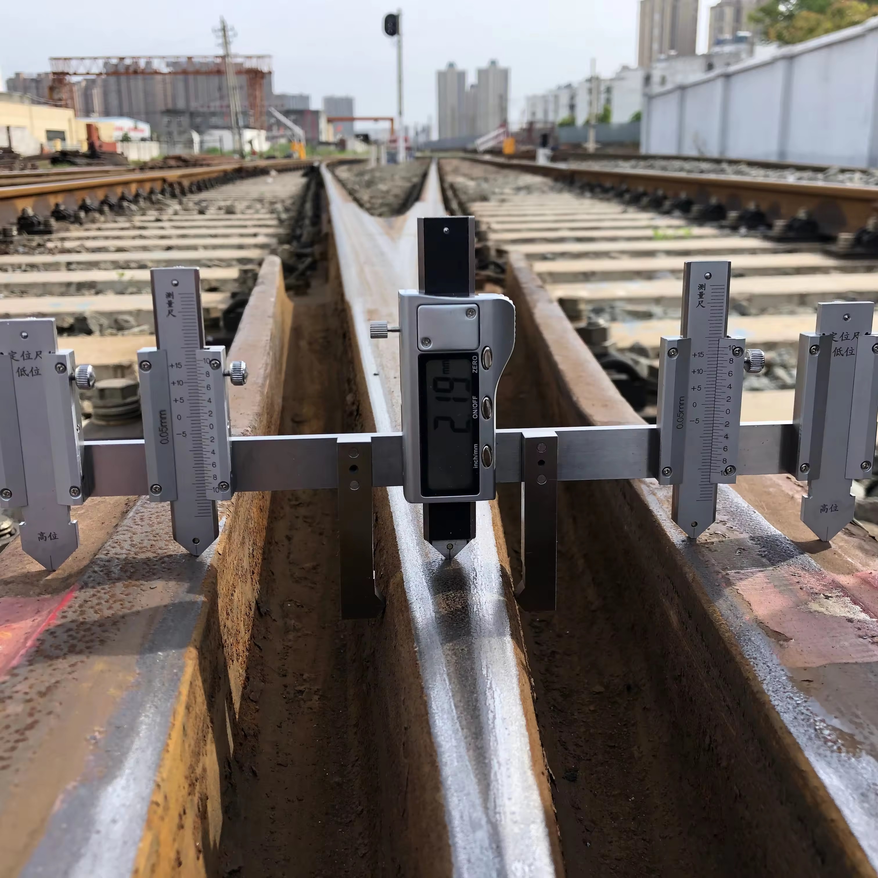 Rail feeler for railway measurement