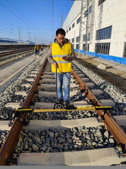 Railway Digital rolling gauge for track measurement work