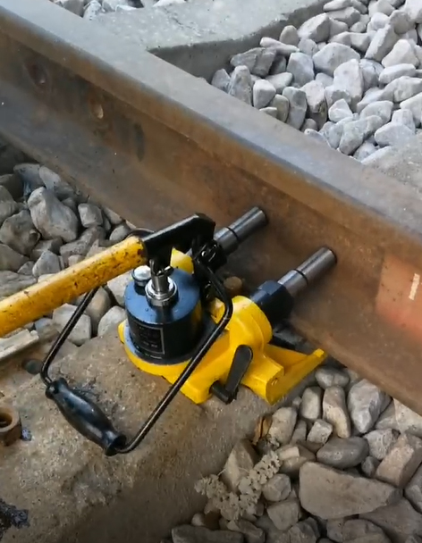 Hydraulic Railway Track Gauge Adjuster for Ballast Track