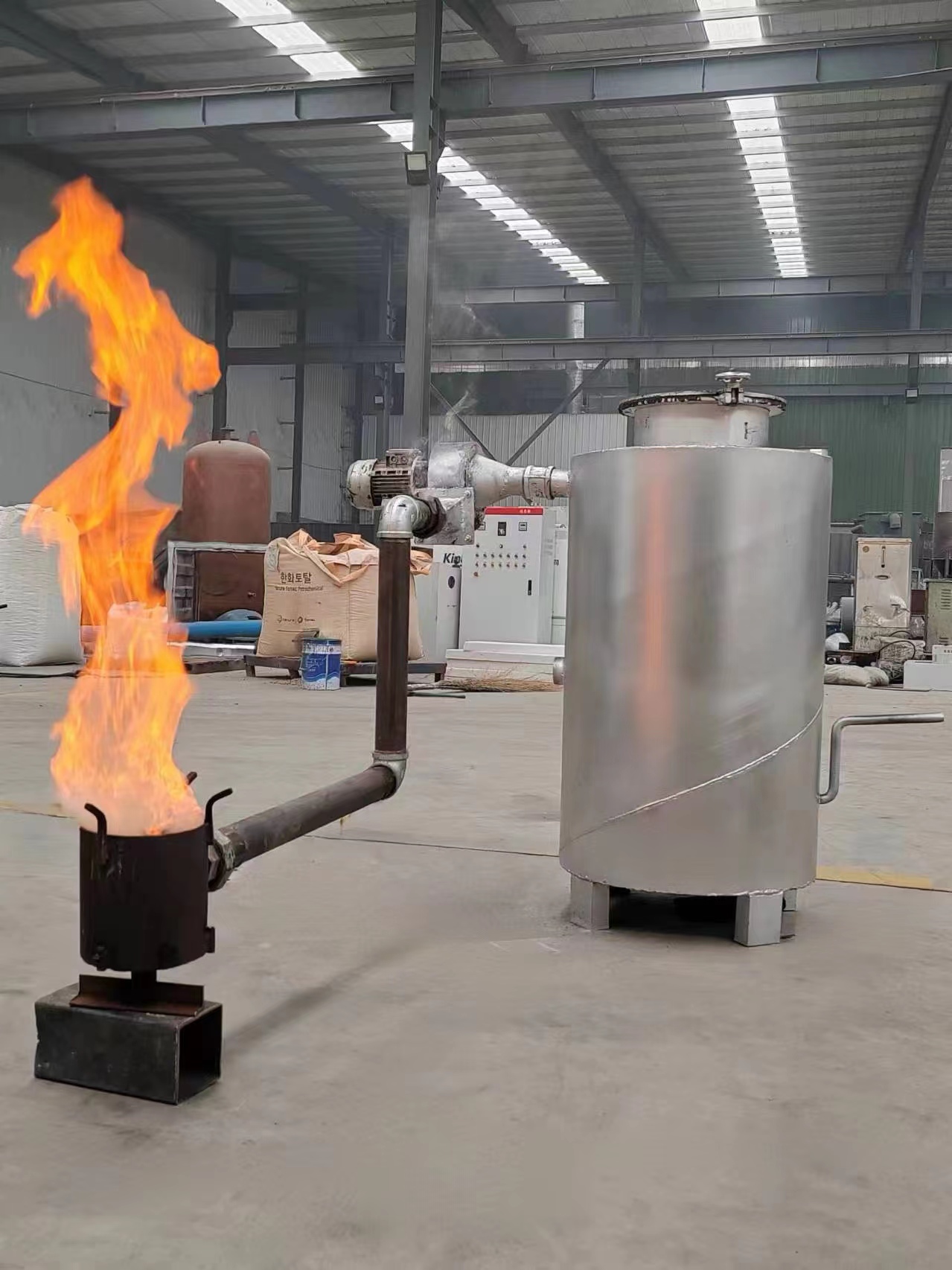 Gasification combustion flamethrower