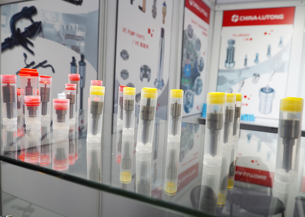 Automotive nozzles DSLA156P1412 Automotive nozzles F00VX20010