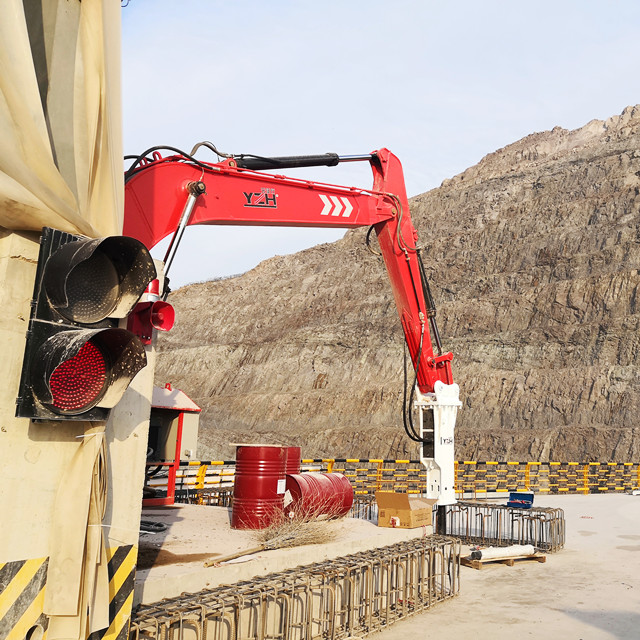 Pedestal Rockbreaker System