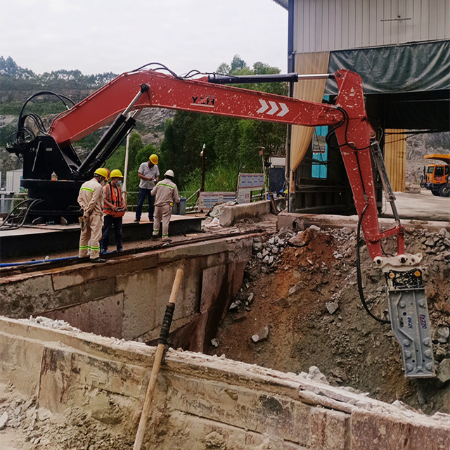 Fixed Rockbreaker Boom System