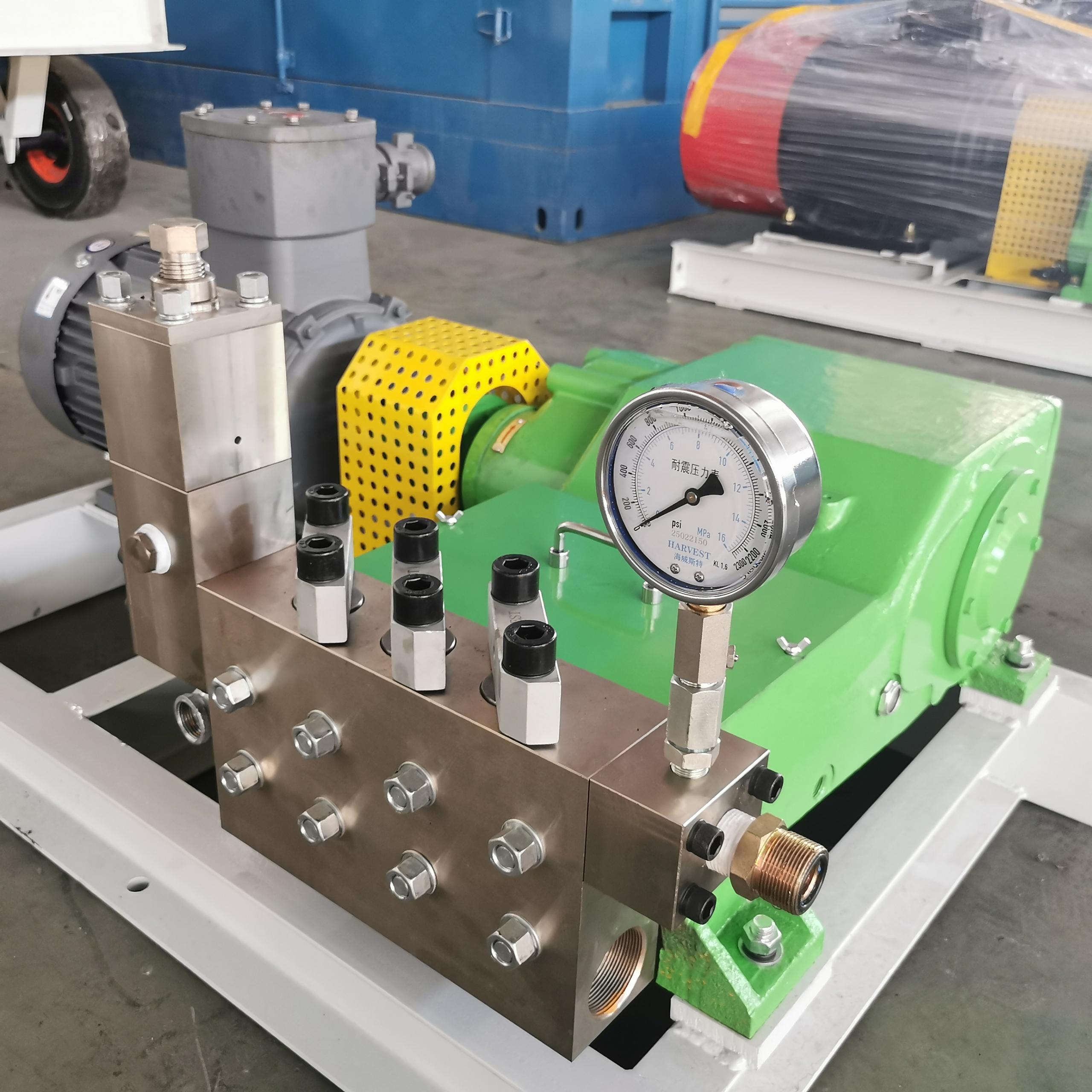 High - pressure plunger pump for metal pipe pressure testing
