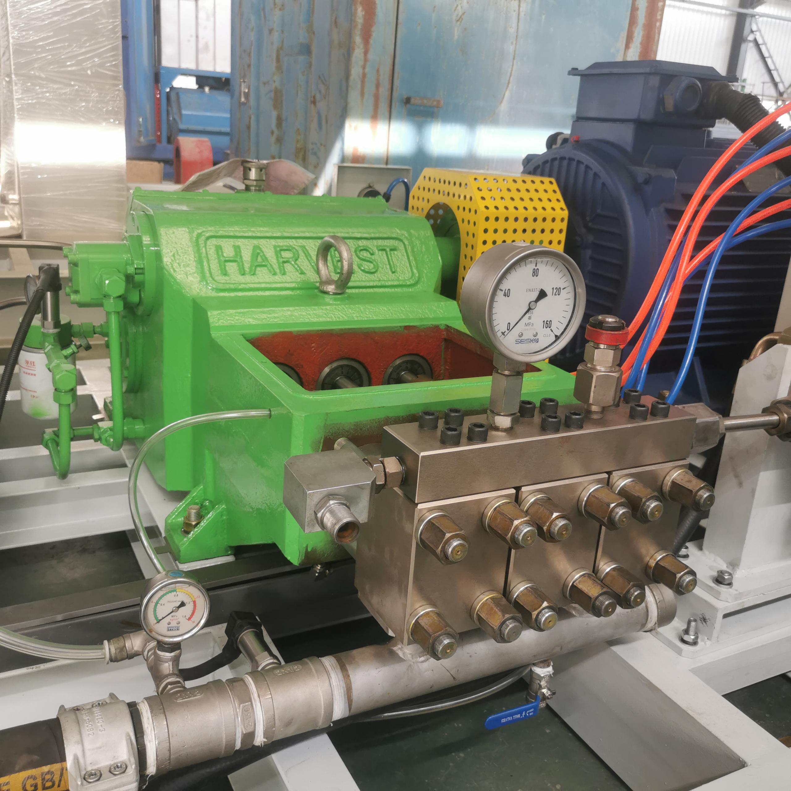 High - efficiency water jet road marking removal system