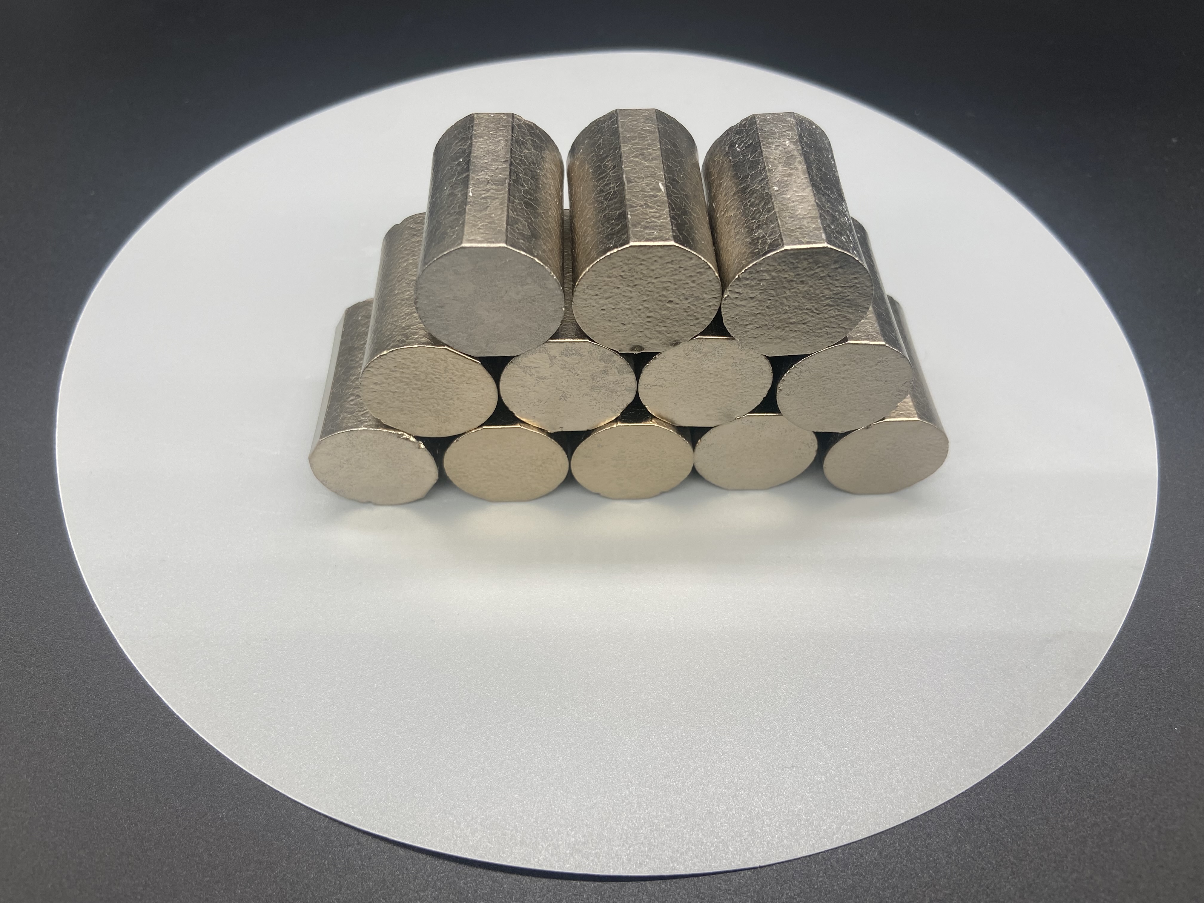 High-temperature and wear-resistant industrial titanium carbide rods
