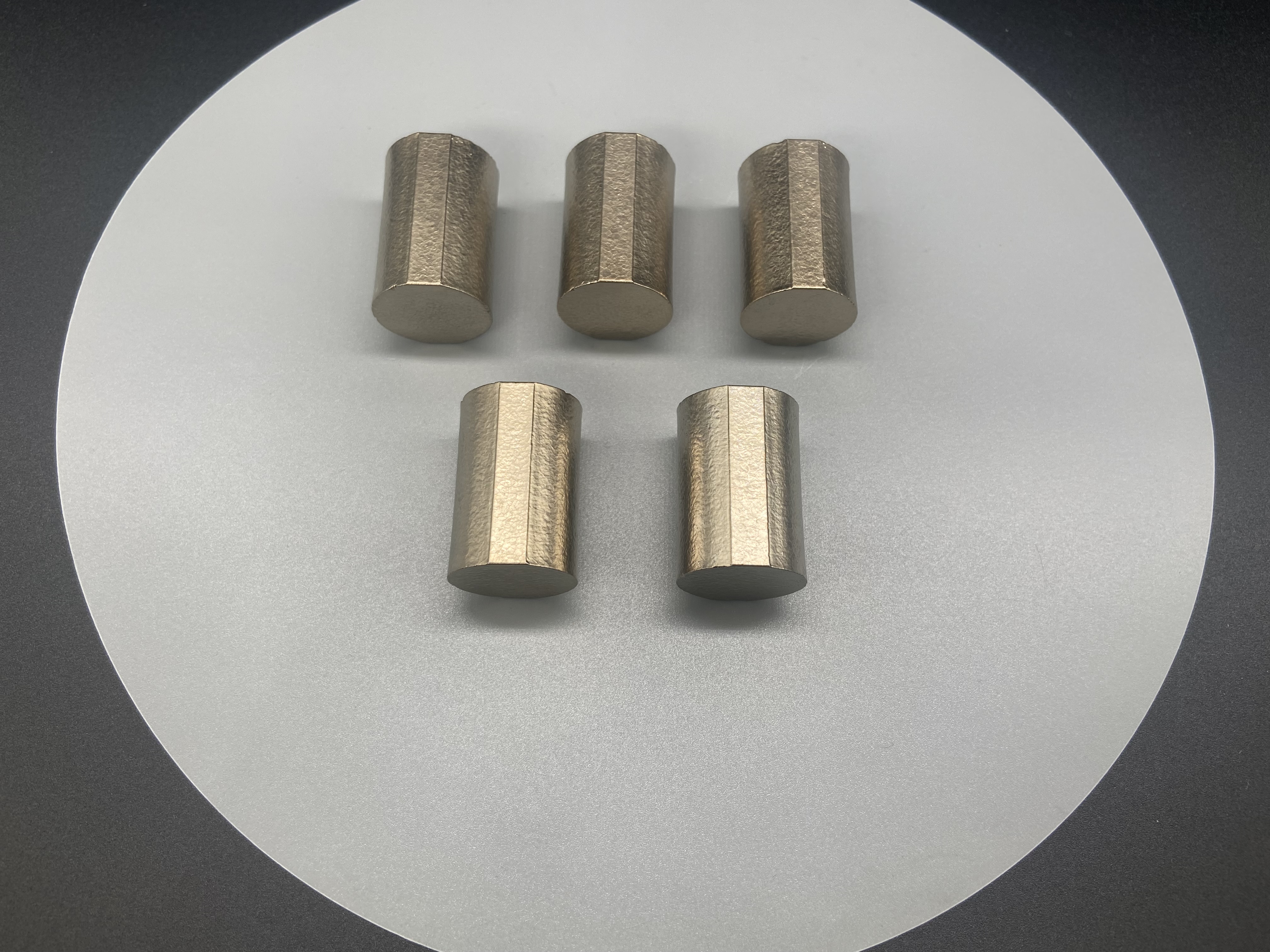 Titanium carbide rods have high cutting efficiency