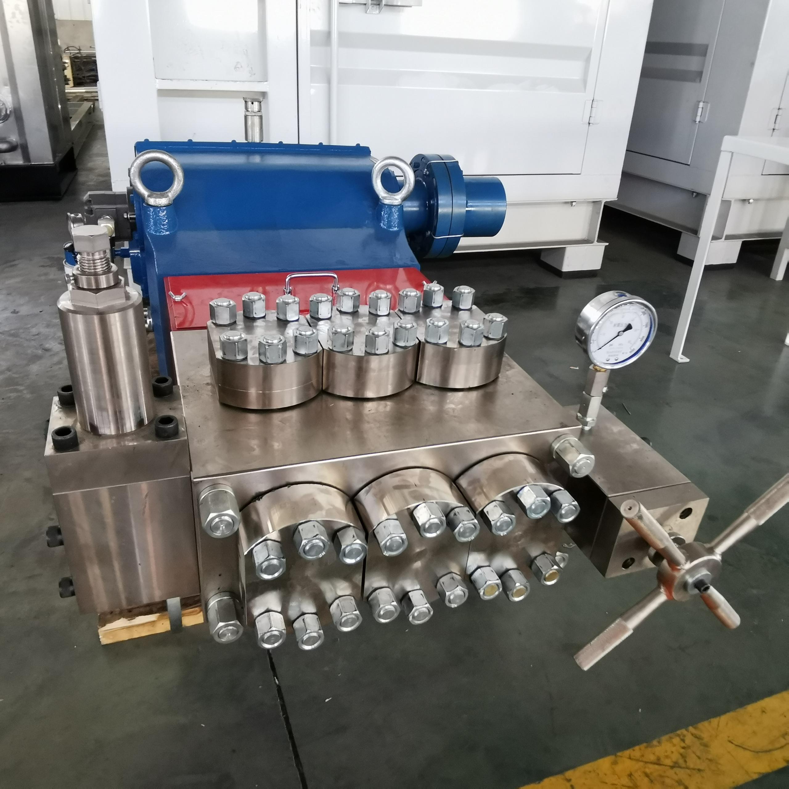 High - flow pump for ship cleaning
