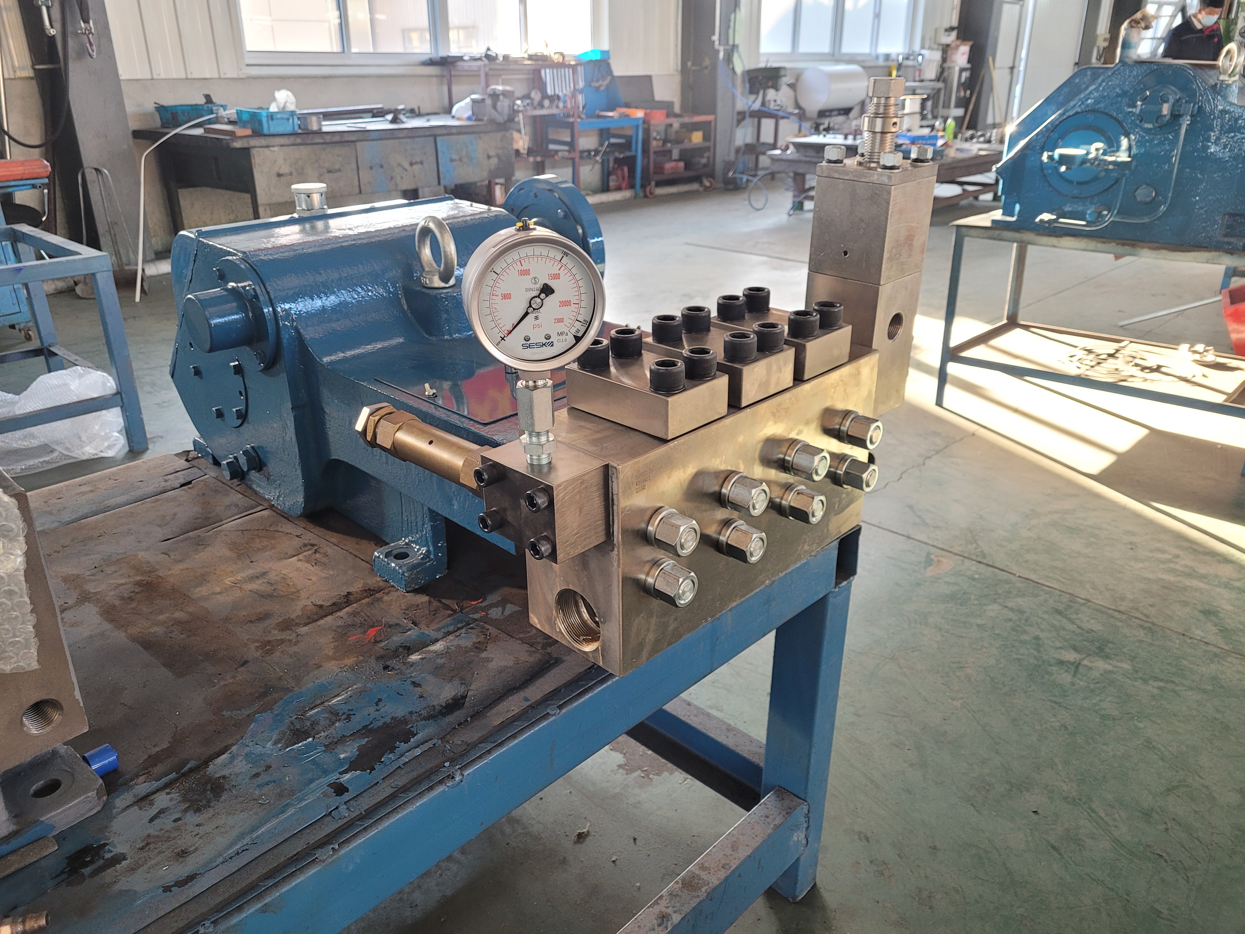 Compact High Pressure Pump with Low Friction