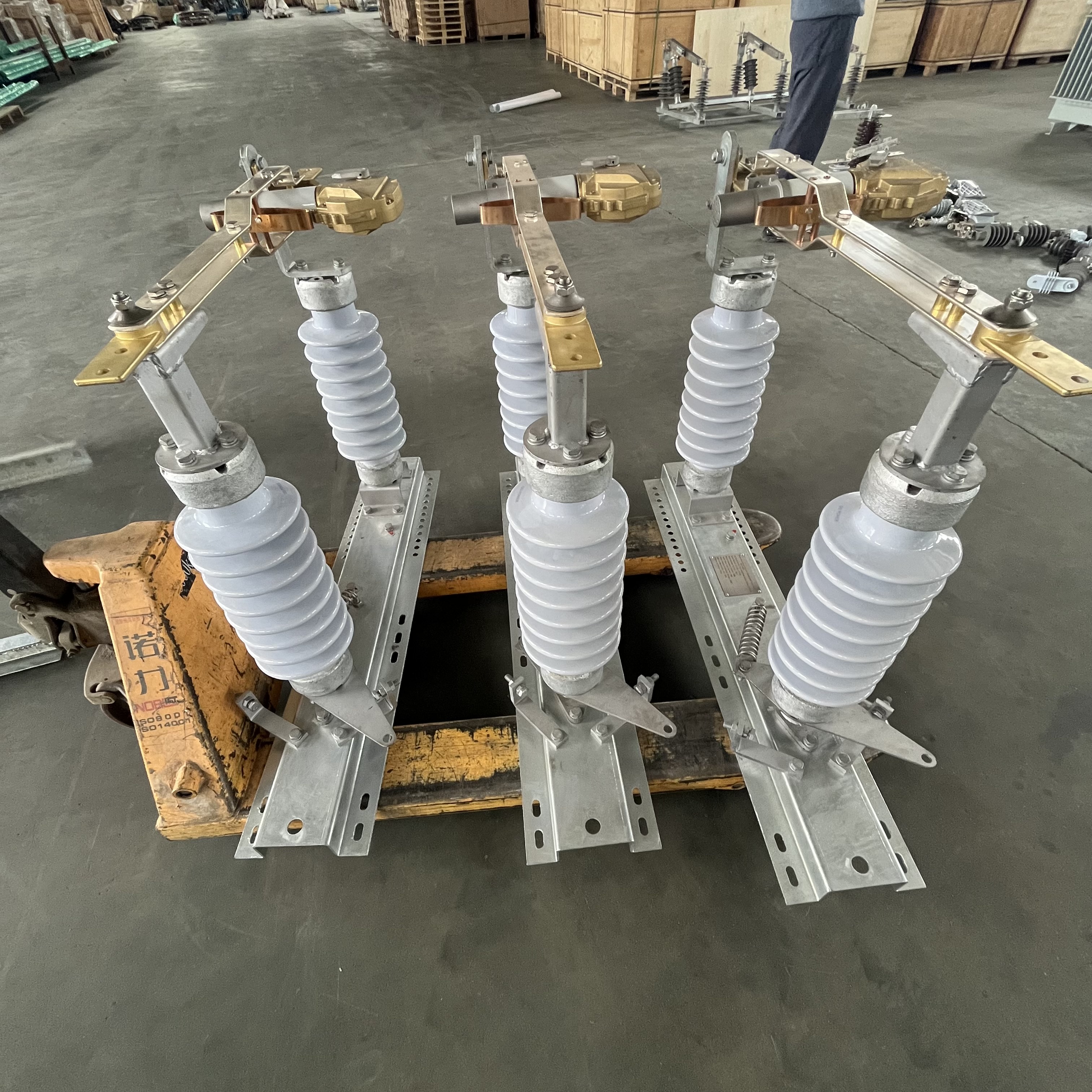 High Voltage 630A 12kv Outdoor Horizontal Type Disconnect Switch Interrupter Disconnector