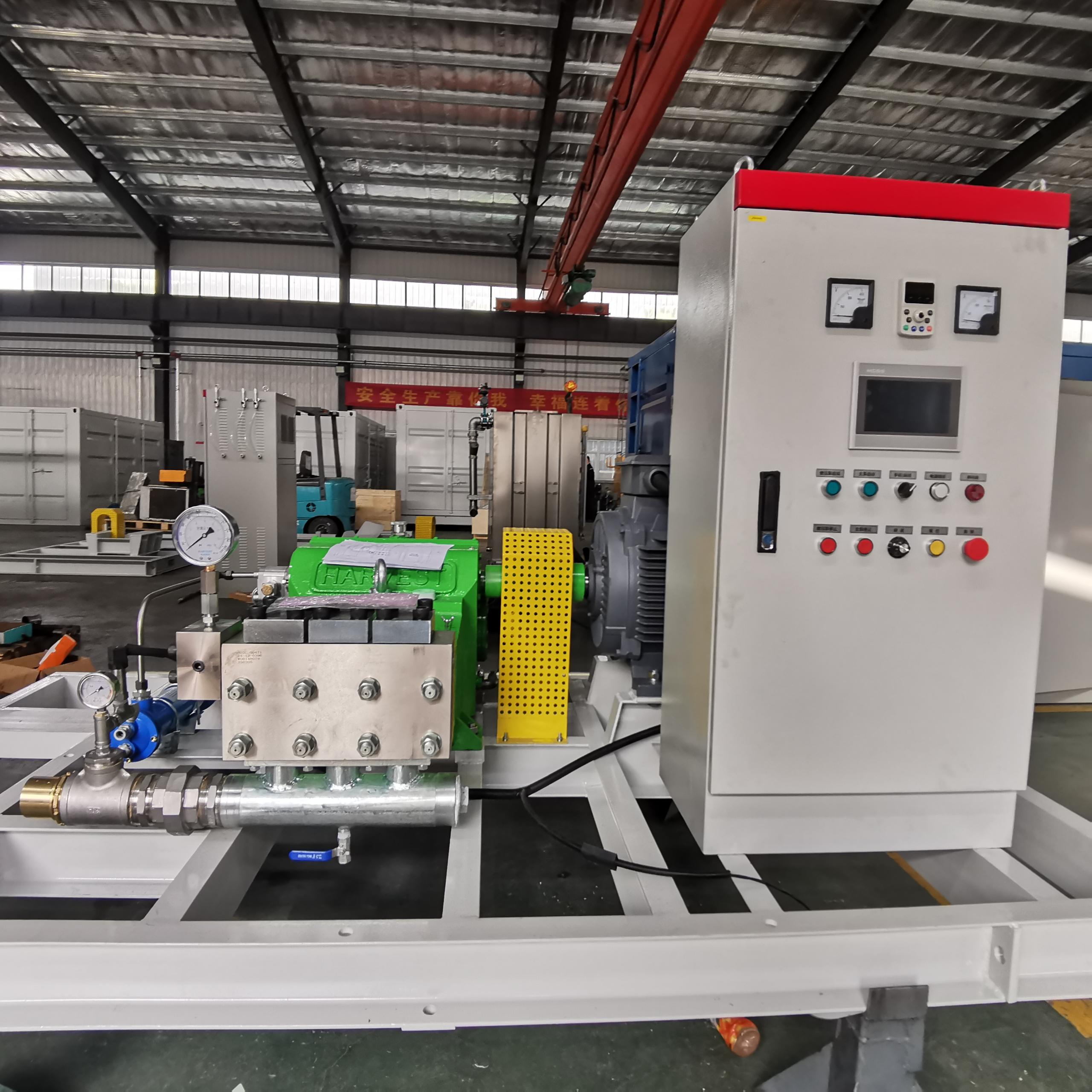 Self - lubricated pumps featuring low friction for continuous operation