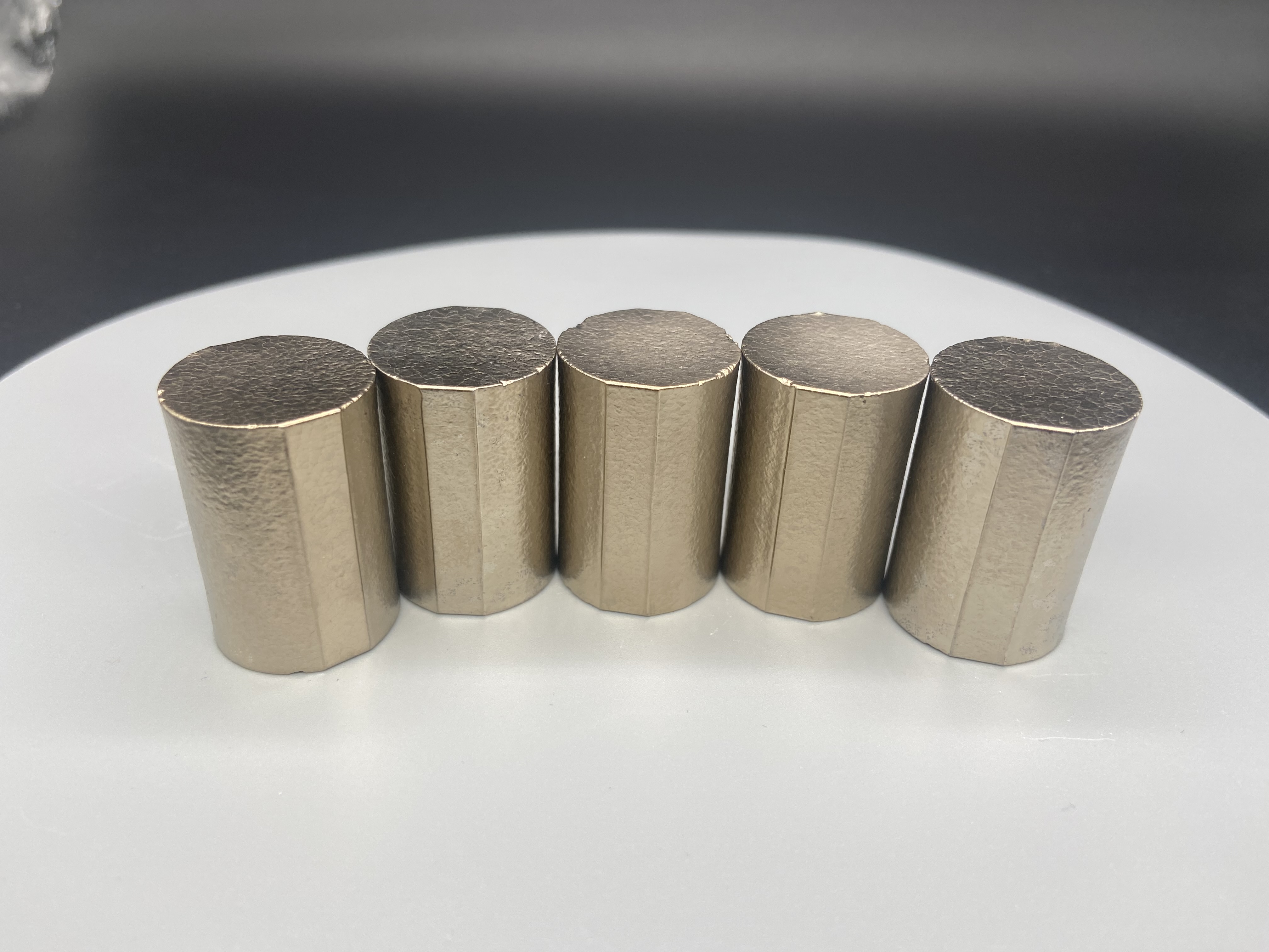 High-strength titanium carbide rods have strong resistance to deformation