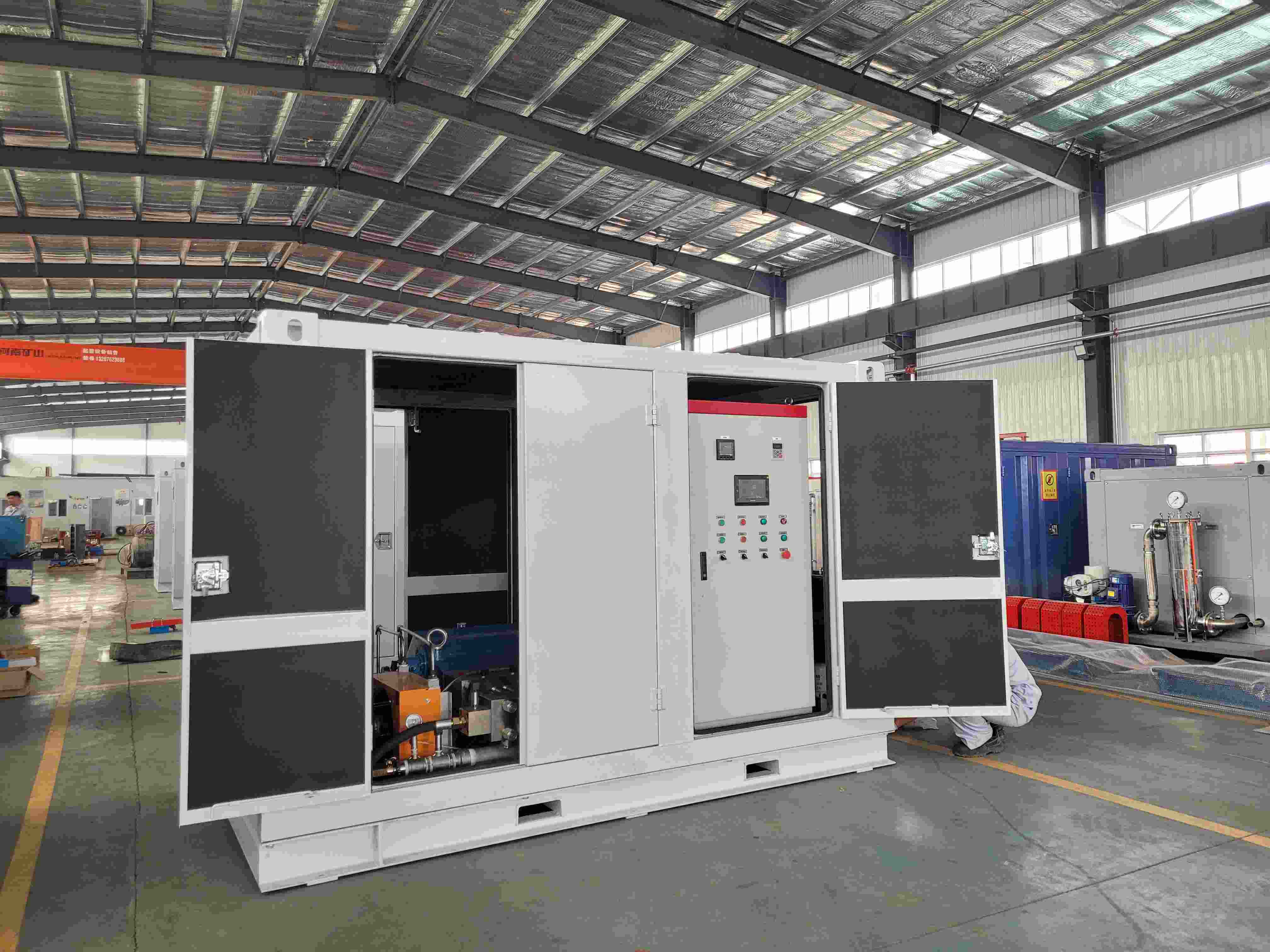 Medium - Low Pressure Plunger Pump for Cleaning Reactor Tanks in Chemical Industry