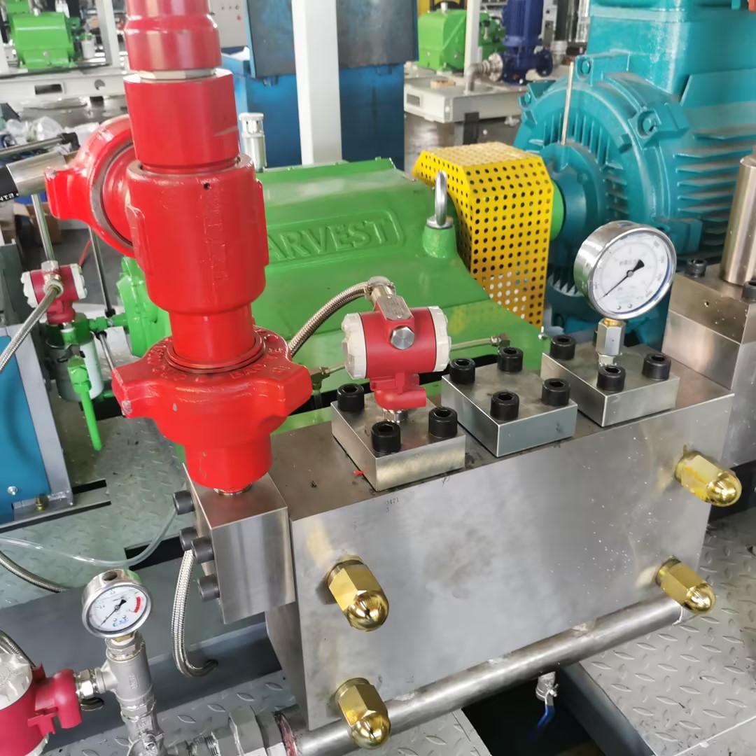 High - pressure water injection power pump set for tertiary oil production
