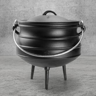 Cast iron pot with lid and 3 legs