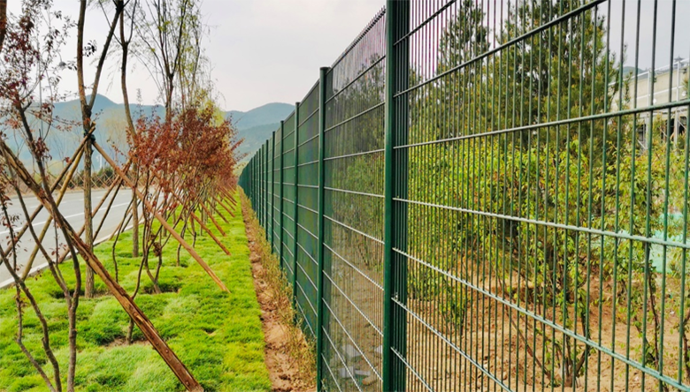 metal fencing and gate solutions