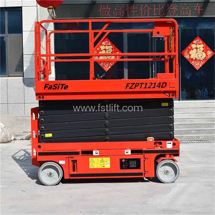 Self-propelled Scissor Lift