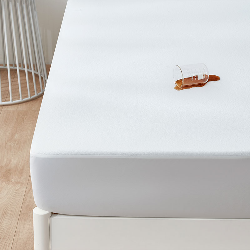 Hot Sale Hypoallergenic Terry Mattress Cover Bed Bug Proof Waterproof Double Mattress Protector for Noiseless Sleep
